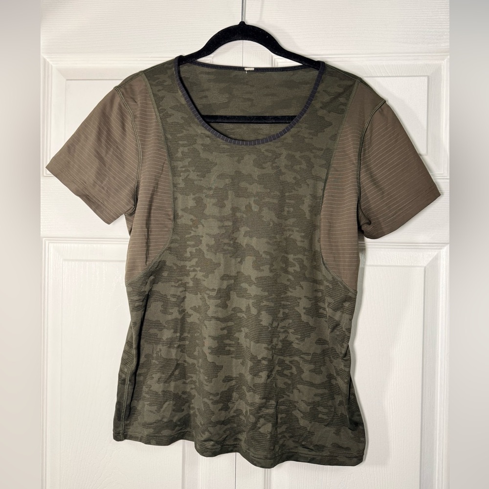 lululemon athletica Green Camouflage Short Sleeve Tee